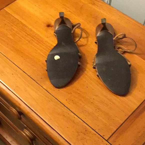 Worn sandals , man made material - Picture 2 of 7